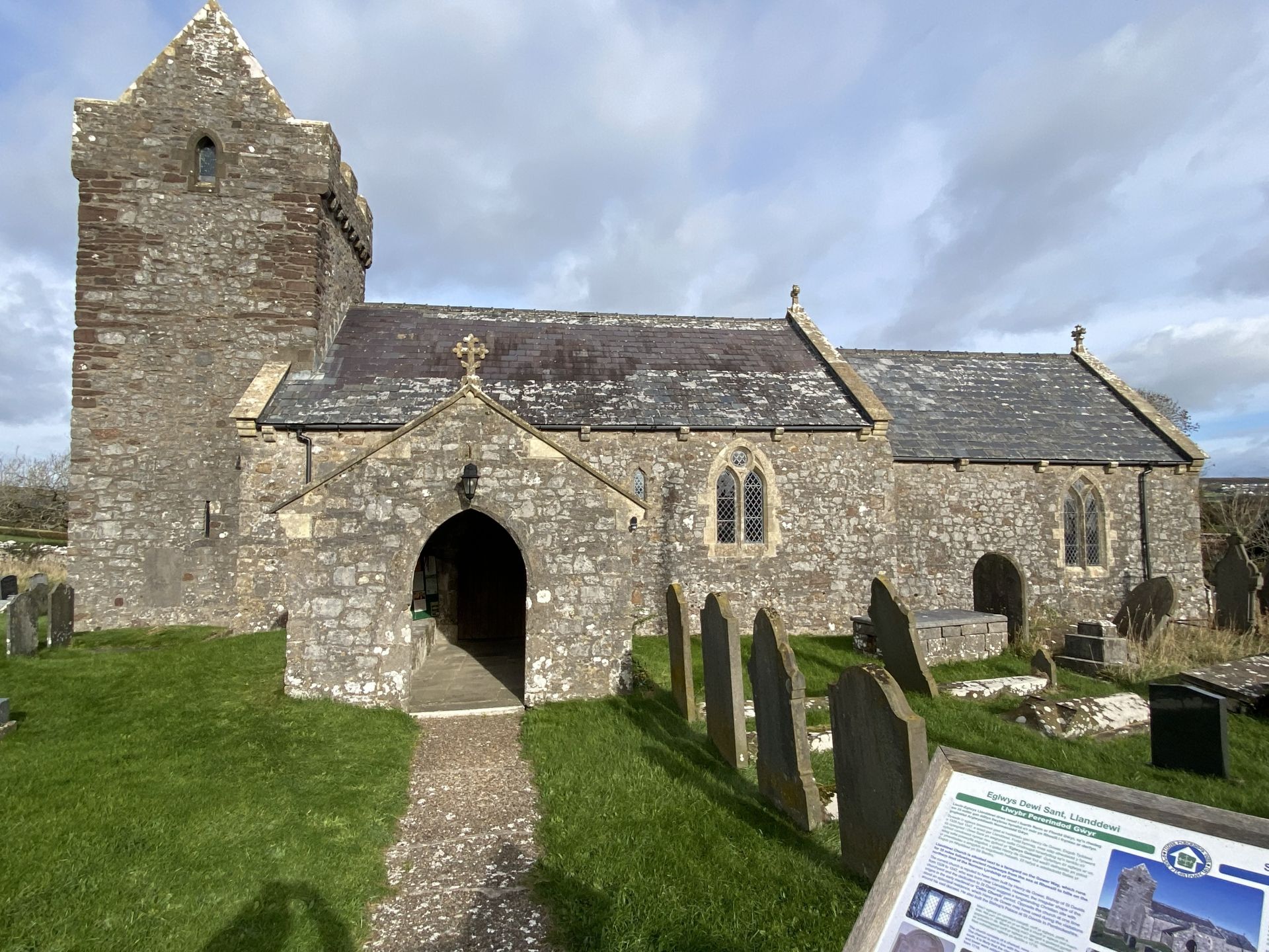 St David's Church LLandewi